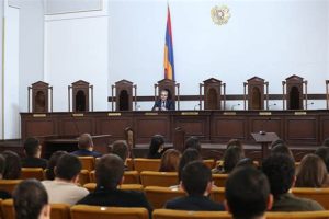 Պարգեւատրումներ, Սահմանադրական դիմում եւ ընտրական փոփոխություն